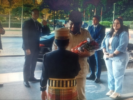 | cut | Ant | Presiden RI Prabowo Subianto disambut hangat warga komunitas Indonesia di Brazil