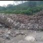 Tumpukan material pasir batu dan kayu memenuhi bantaran sungai | Fhoto;tangkapan layar | Google |