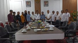 Fhoto|doc| Bupati Gayo Lues bersama Pengurus Asosiasi Pengepul Getah Pinus Merkusi Gayo, Rabu (27/8/2025) 