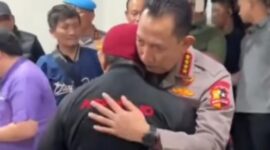 Fhoto|cut|google| Kapolri kunjungi korban dan minta maaf pada keluarga korban di RSCM di Jakarta