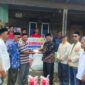Pengurus Muhamadiyah Kabupaten Gayo Lues serahkan bantuan kepada korban kebakaran Jeret Onom, Putri Betung, Sabtu (18/10/2025)