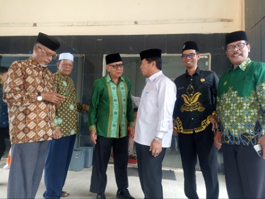 Wakil Bupati Gayo Lues H Maliki bincang bincang dengan tokoh dan sepuh Organisasi Muhammadiyah, Selasa (18/11/2025)