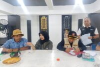 Direktur Pengendalian Kerawanan Pangan, DR Sri Nuryanti STP MP (tengah) Kepala Dinas Sosial Gayo Lues, Jasiwa Maytense SE MAP (Kanan) Anggota Legislatif Fraksi Partai Golkar Gayo Lues (Kiri) 