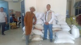 Tim Distribusi pasca bencana Muhammad Saleh dan Jasiwa Maytense