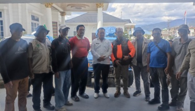 Relawan kemanusiaan Muhamaddiyah dilepas Plt Sekretaris Daerah Kabupaten Gayo Lues, dr Nevirizal M.Kes, Rabu (24/12/2025).