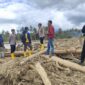 Pembangunan jembatan darurat Desa Rerebe-Dabun Gelang, Selasa (16/12/2025)
