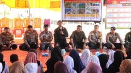 Kapolda Aceh saat mengunjungi Posko Pengungsian Bencana Aceh di Gedung BLK Blangkejeren.