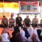 Kapolda Aceh saat mengunjungi Posko Pengungsian Bencana Aceh di Gedung BLK Blangkejeren.