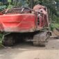 Alat berat sedang bekerja dikecamatan Pining | sumber Fhoto Camat Pining, Kamis (15/1/2026)