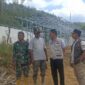 Kalaksa BPBD Galus Bersama Tenaga Ahli BNPB Brigjen TNI (Purn) Bambang Eko di lokasi Huntara Kampung Agusen-Blangkejeren, Rabu 28 Januari 2026. (Dari kiri ke-kanan, Danramil 03 Blangkejeren Kapten Inf Nurdi Hidayat, Tokoh Masyarakat Blangkejeren Pak Suwandi, Kalaksa BPBD Muhaimini ST dan Brigjen TNI (Purn) Bambang Eko)