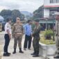 Kasatpol PP Ena Malikussaleh bersama tim terpadu saat menertibkan PKL di seputaran kota Blangkejeren, Kamis 29 Januari 2026