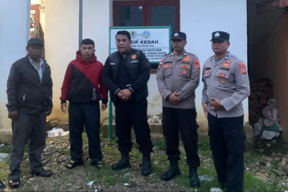 Pospol Blang Jerango bersiap menuju lokasi evakuasi di hutan Leuser, Kamis (9/4/2026)